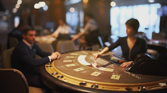 オンラインカジノの醍醐味はライブディーラーゲーム！最大の魅力と特徴を解説